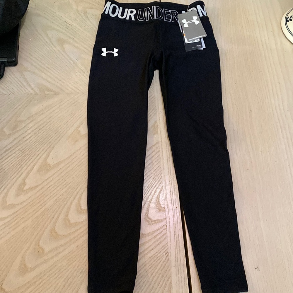 NWT-black UNDER ARMOUR leggings